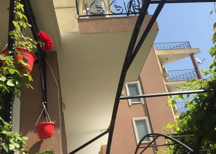 Πανσιόν Ivano 2*